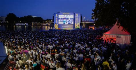 Unwetter Gefahr Zu Gro Fanzone In Frankfurt Bleibt Geschlossen