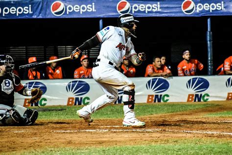 Resumen Caribes Vs Guilas Del Nov