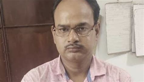 Revenue Inspector Caught Taking Bribe In Odisha S Jagatsinghpur