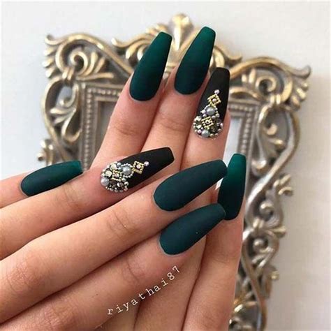 25 Stunning And Elegant Emerald Green Nail Designs For You Women