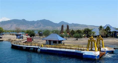 Padang Bai Akses Penyebrangan Dari Bali Menuju Gili Dan Lombok