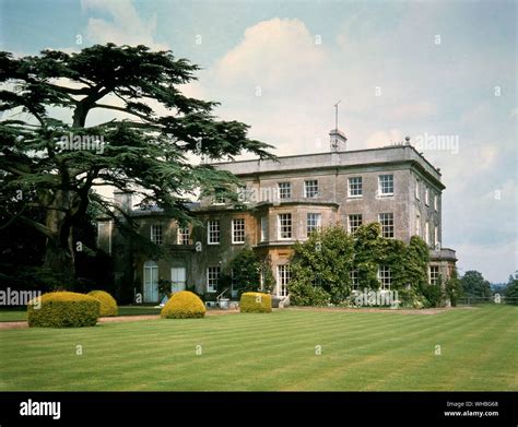 Highgrove house and gardens hi-res stock photography and images - Alamy