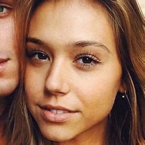 Alexis Ren Boyfriend 2024: Dating History & Exes - CelebsCouples