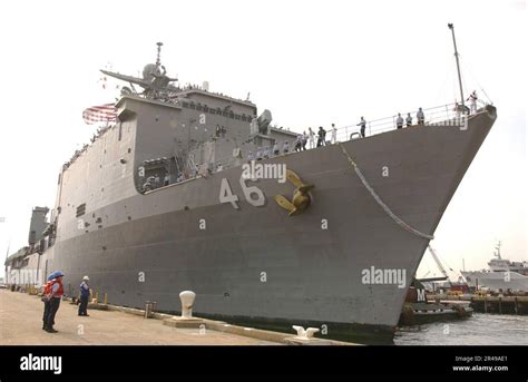 US Navy The amphibious dock landing ship USS Tortuga (LSD 46) returns ...