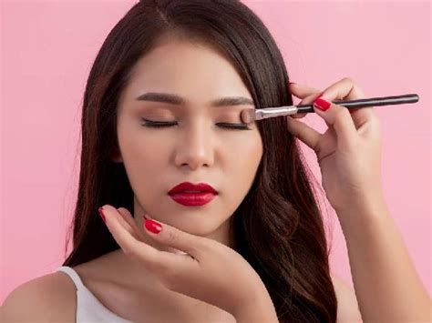 2022 Makeup Trends इस साल ये मेकअप टिप्स कर रहे ट्रेंड आप भी करें