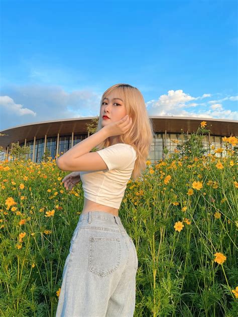 Hot girl xứ Huế khiến bao người mê mẩn với sắc vóc gợi cảm Báo Dân trí
