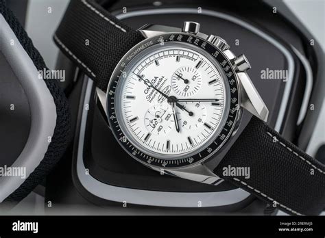 Omega Speedmaster Apollo 13 Silver Snoopy Award BW 311 32 42 30 04 003