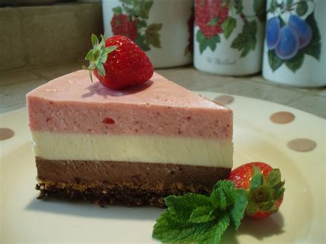 Bavarese Allo Yogurt Con Fragole Cioccolato Bianco E Fondente In The