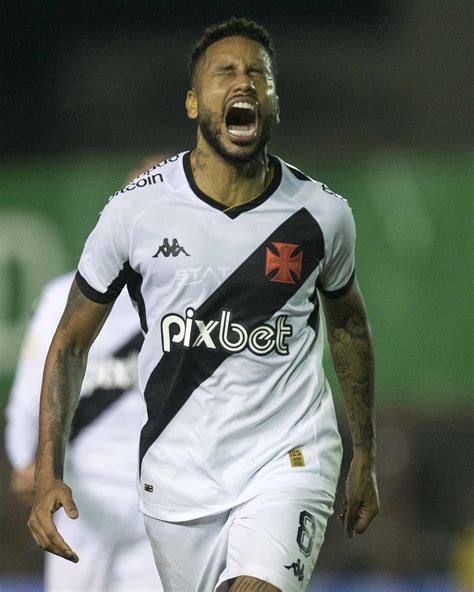 Jair do Vasco lamenta lesão sofrida em clássico contra o Flamengo