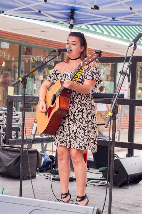 Hot Sexy Gracelyn Rennick Bikini Pics