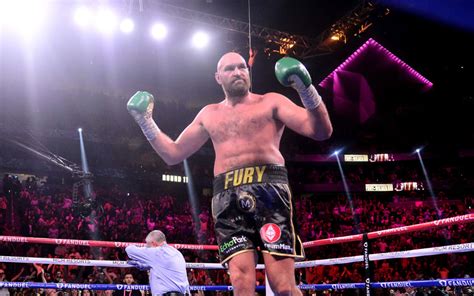 Tyson Fury retains titles with knockout win | RNZ News