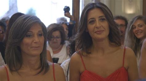 Tv Su Raidue Adesso S Il Format Di Stand By Me Che Racconta Lunione Civile Di Coppie Gay