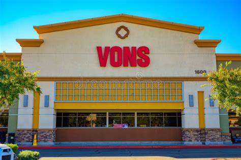 Exterior of Vons Supermarket in Los Angeles, California Editorial Stock