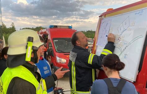 Feuerwehren Ben Den Ernstfall Brand Auf Firmengel Nde In Gewerbegebiet