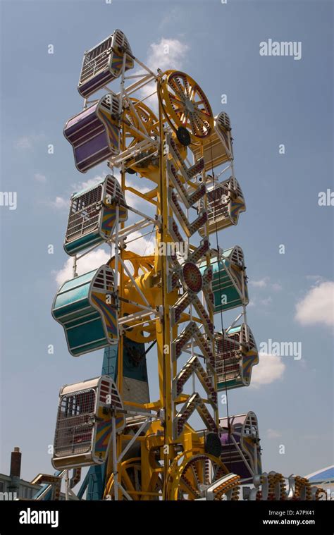 Zipper Ride Hi Res Stock Photography And Images Alamy