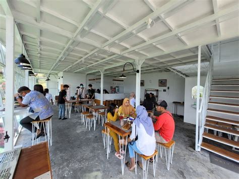 D Garden Cafe Selo Boyolali Hadirkan Sensasi Makan Di Tengah Taman