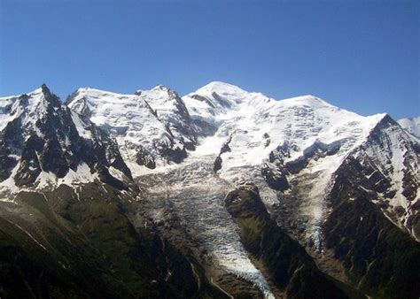 Incidente Sul Monte Bianco Un Alpinista Precipita E Muore Aostasera