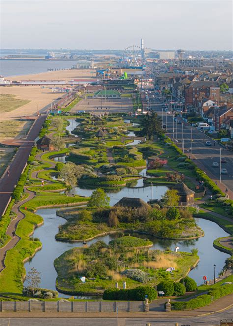 Customers at B&Q Great Yarmouth found a hidden vault under tiles 2