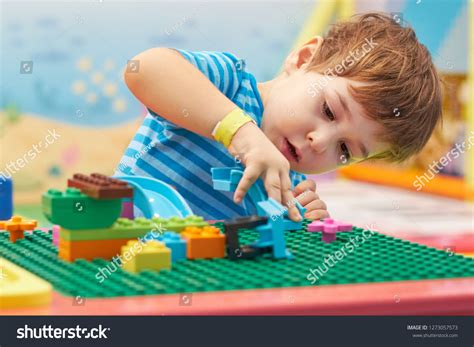 9,181 Kids Playing With Lego Stock Photos, Images & Photography ...