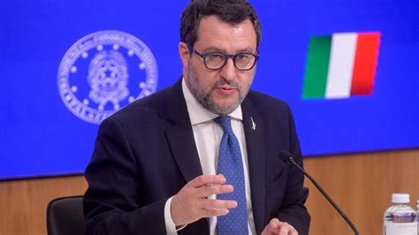 Salvini Cede Al Pressing Dei Big Della Lega Congresso Per La