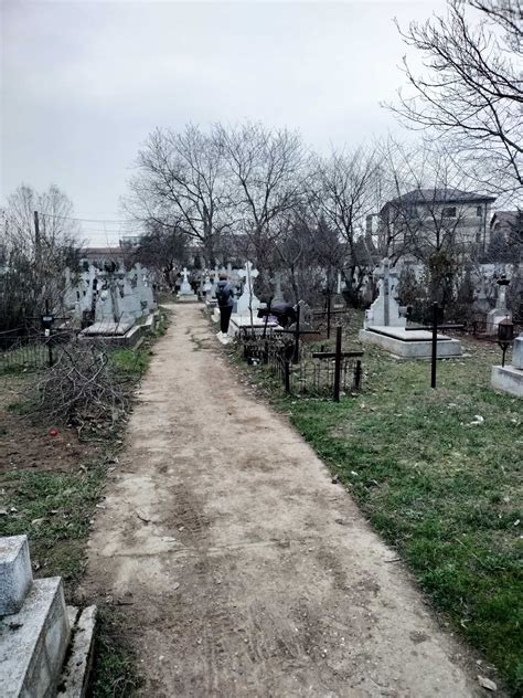 Vand loc de veci cimitirul Pantelimon 2 București Pret avantajos Ilfov