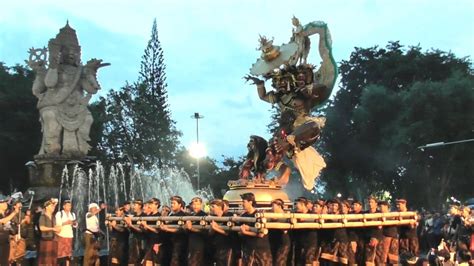 Pawai Ogoh Ogoh Ngesange Festival St Yowana Werdhi Banjar Batan