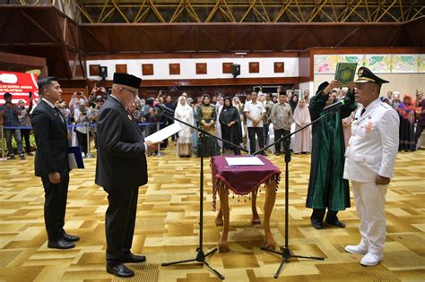 Pj Gubernur Aceh Lantik Azhari Sebagai Pj Wali Kota Subulussalam