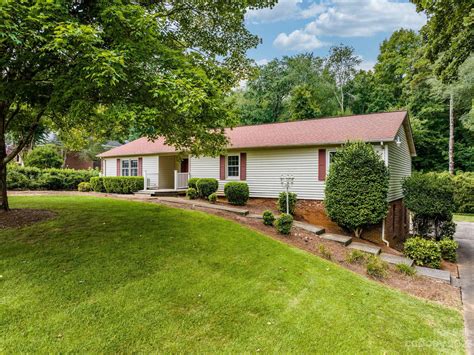 3131 3rd ST Drive NW, Hickory, NC - lhrmls-01747512 - LakeHomes.com