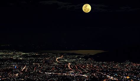 San Salvador de noche - El Salvador | Celestial, Outdoor, Celestial bodies