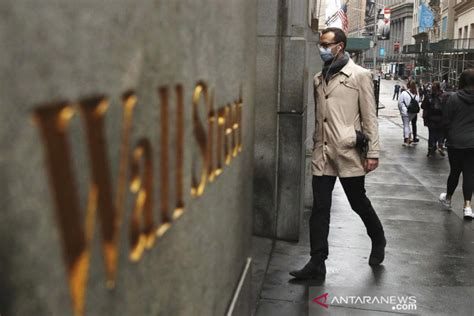 Wall Street Jatuh Terseret Meningkatnya Ekspektasi Kenaikan Suku Bunga