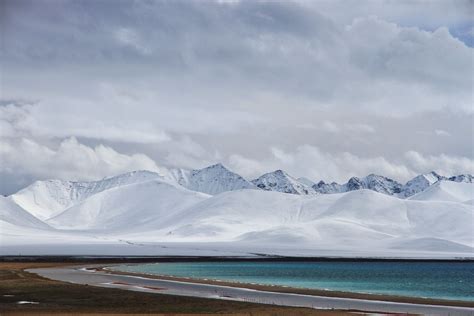 Snowy Mountains in Arctic · Free Stock Photo