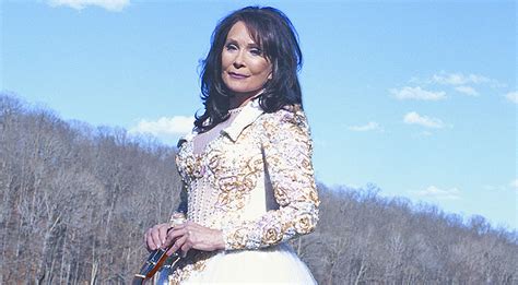 7 Loretta Lynn Songs To Listen To | Classic Country Music