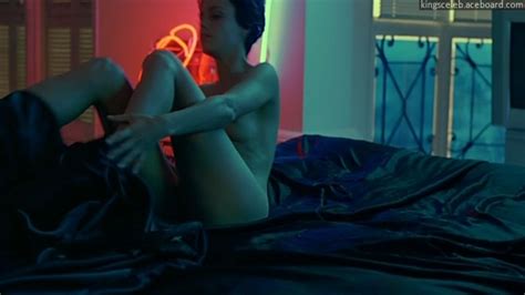 Naked Bérénice Bejo in 24 heures de la vie d une femme