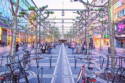 Frankfurt Zeil Street Pedestrian-only street | Frankfurt