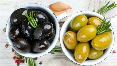 Cinco diferencias entre las aceitunas verdes y las negras cuál de las