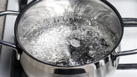 How To Speed Up Boiling Water On The Stove With Just A Pan