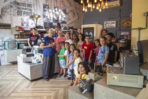 Um dia mais que especial Crianças participam de uma manhã cheia de atividades na Hot Sat Hot