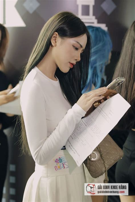 Nhan sắc xinh đẹp của Hot girl Cao Trang trong Nóng Cùng World Cup Gái Xinh Khoe Hàng