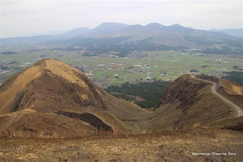 熊本の観光地 阿蘇北外輪山の天空の道と小国町の鍋ケ滝 空いいよ！どっと混む♪