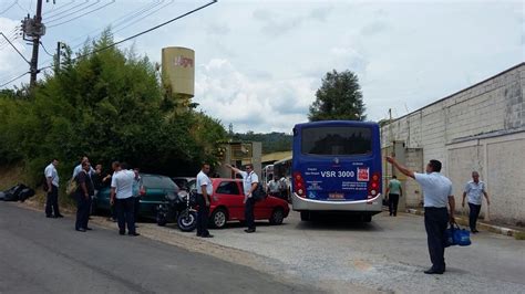 Motoristas de ônibus em São Roque entram em greve por falta de