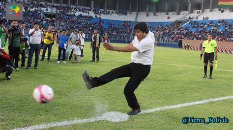 Evo Morales trabaja por el Chapare hoy inauguró el estadio más