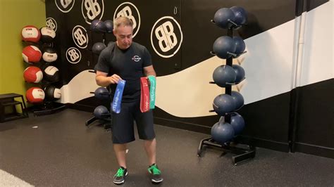 How To Do Mini Band Lateral Walk Exercise The Right Way Youtube