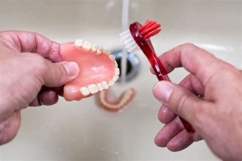 Como Limpar Dentadura Bicarbonato E Vinagre Fa A Isso Sem Esfregar