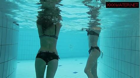 Vid Os De Sexe Lesbian Swimming Underwater Pool Porn Et Films Porno