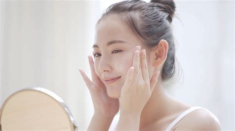 How To Whiten Your Face 12 Ways To Get Fair And Glowy Skin Healthwire