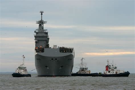 Десантный вертолетоносный корабль-док "Владивосток" типа Mistral для ...