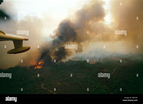 Provence Waldbrand Rauchwolke Stockfotos Und Bilder Kaufen Alamy