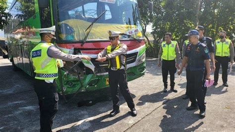 Inilah Identitas Korban Tewas Dalam Kecelakaan Maut Di Pasuruan Bus