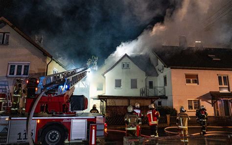 Scheunenbrand greift auf Wohnhäuser über Großeinsatz in Oberfranken