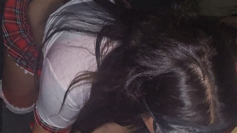 Amateur Real Parte Nube Entra Como Una Puta A Un Cine X Y Estalla De Placer Con